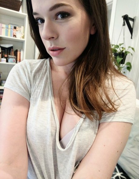 callaq star nude photos