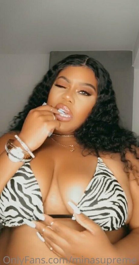 minasupreme model erotic photo