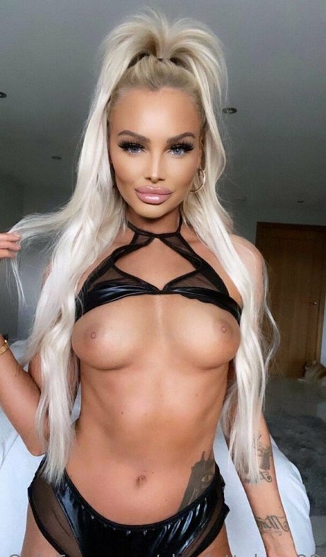 charlottelucy22 star nude gallery