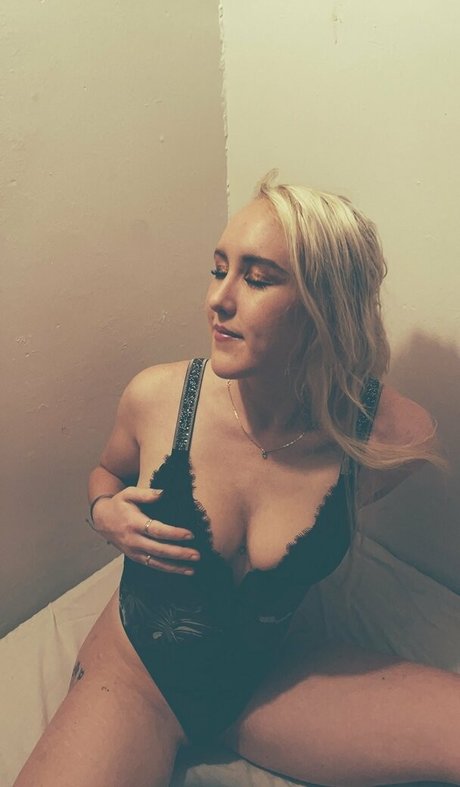 annanicolevip star naked pics