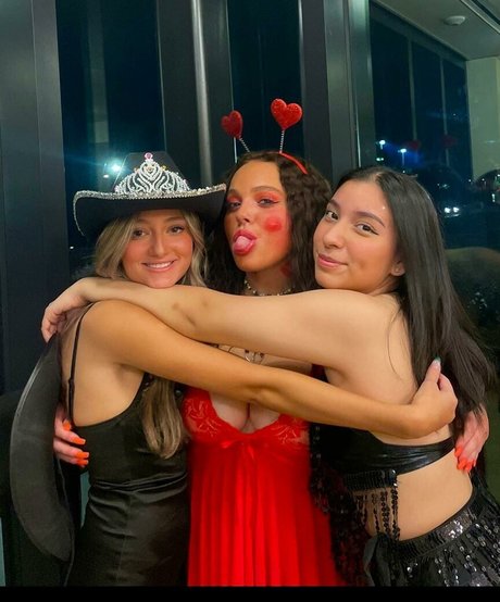 Hannah B art model img