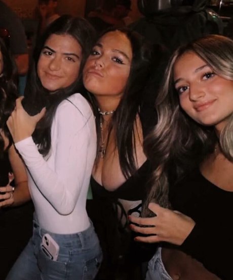 Hannah B porn model images