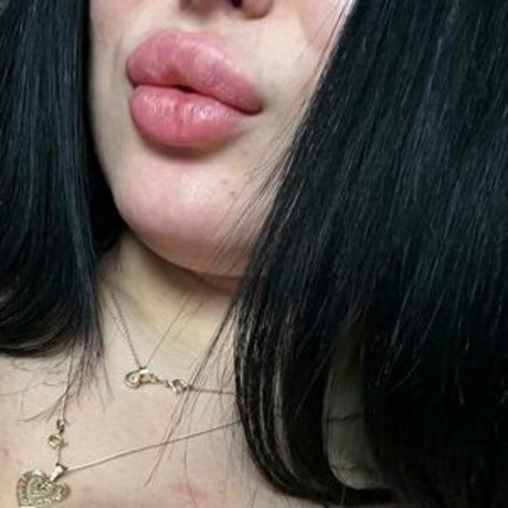 thaliavelar model naked picture