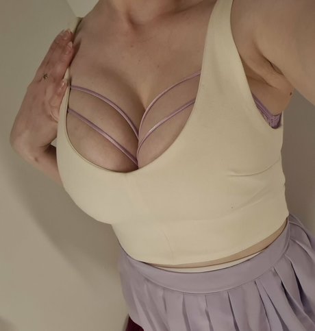 AmericanHussy nude model pics