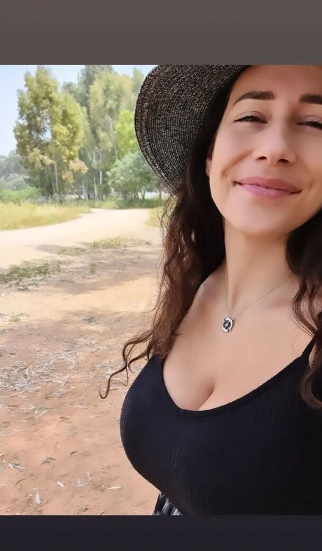 Hadar Simon nude pornstar image