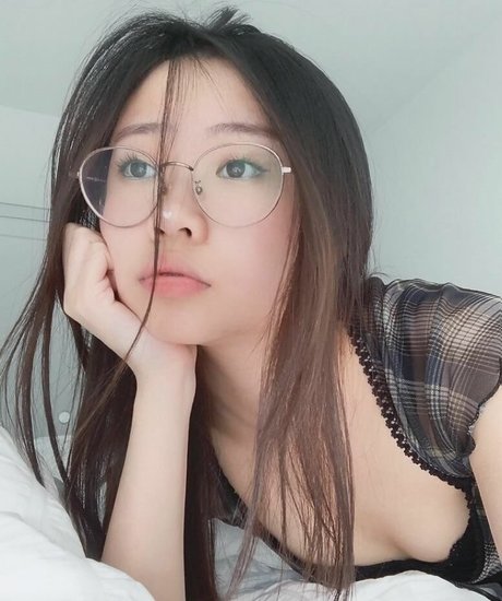 urshortie exclusive star img