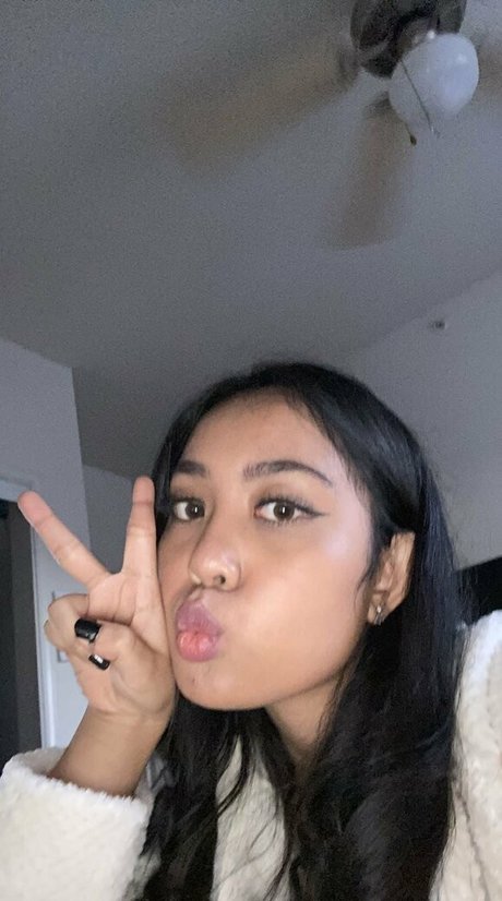 str6wberrry pretty model img