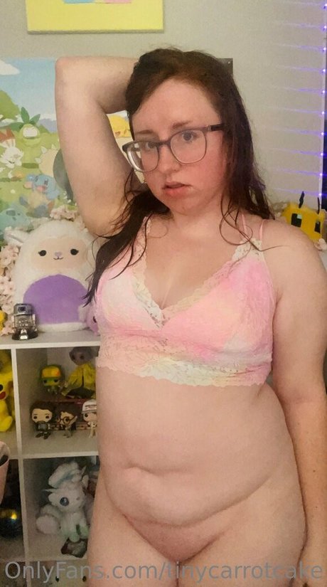 tinycarrotcake naked model photos