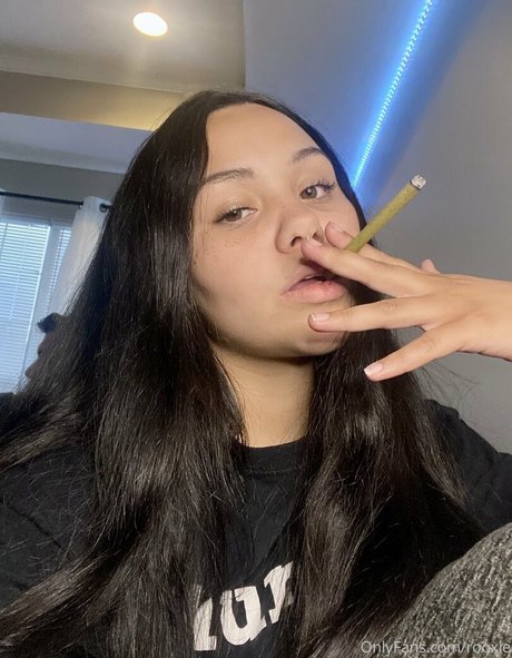 rooxie naked model pictures