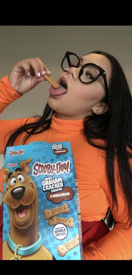 rooxie model adult images