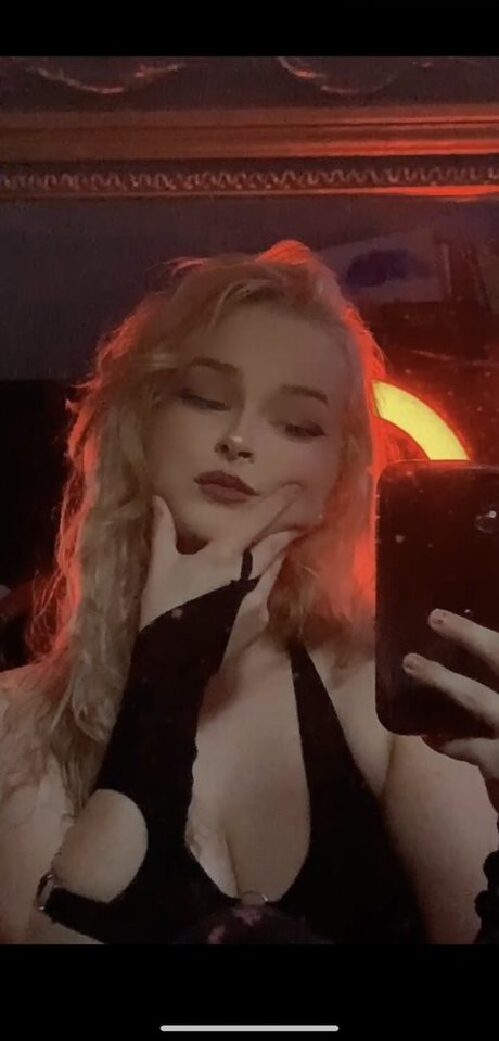 Fertilehips nudes star photos