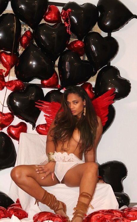 Astridlcm model naked pictures