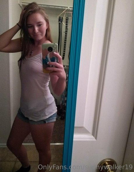 sunnywalker19 naked model img