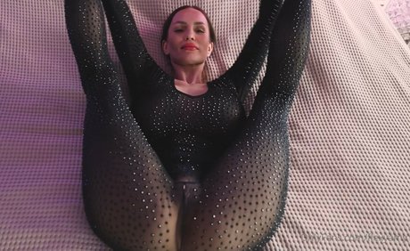 Flexy Amy hot actress photo