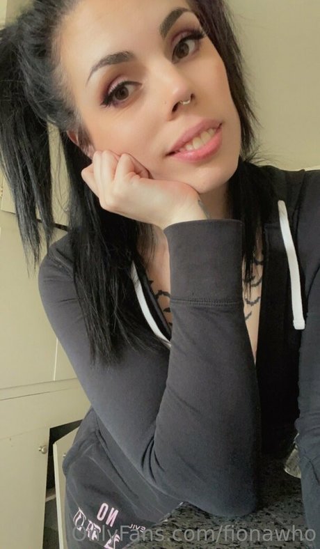 fionawho model naked photo