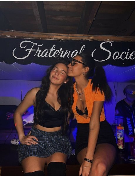 gracie25970 model naked image