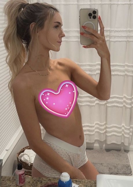 Izzydavispls naked pornstar picture