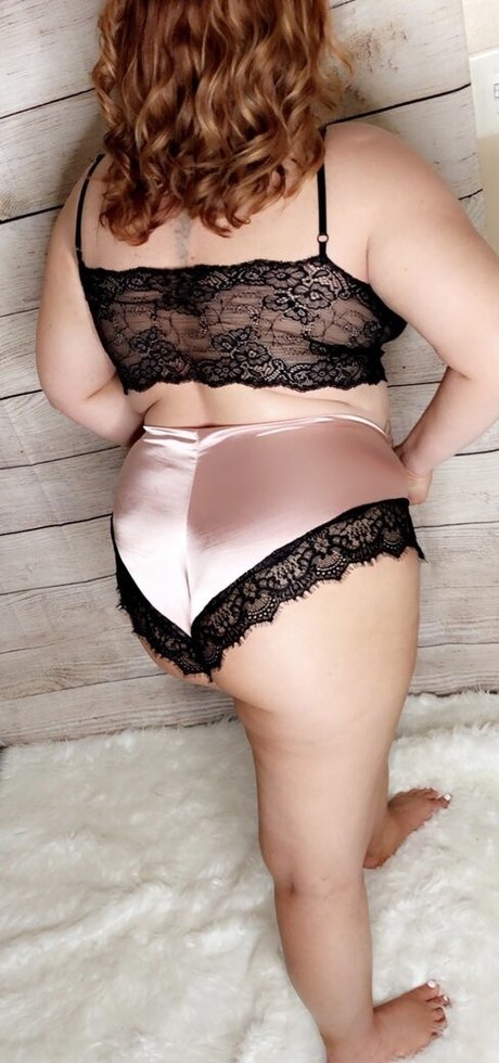 Momma Michelle adult model photo