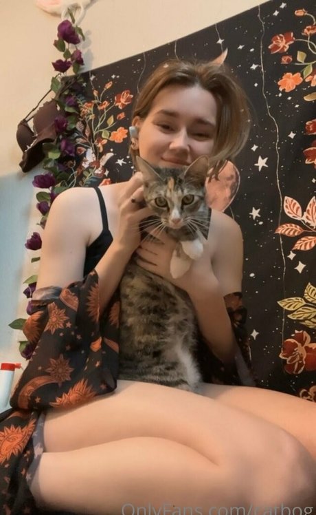 catbog sexy actress pic