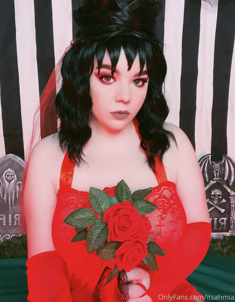 itsahmia porn model picture