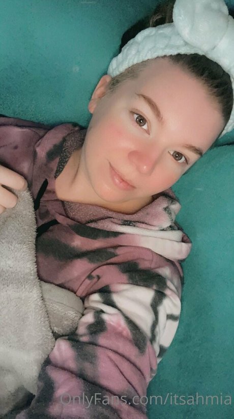 itsahmia erotic star images