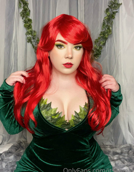 itsahmia nude star photos