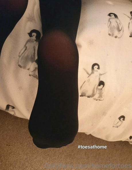 homefortoes model high quality photo