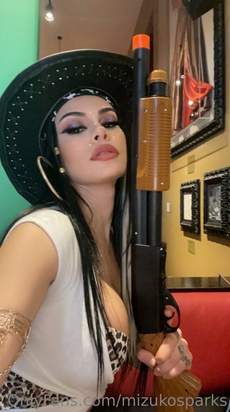 mizukosparks model erotic pictures