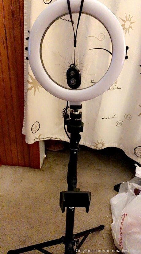 mommadigshentai star porn img