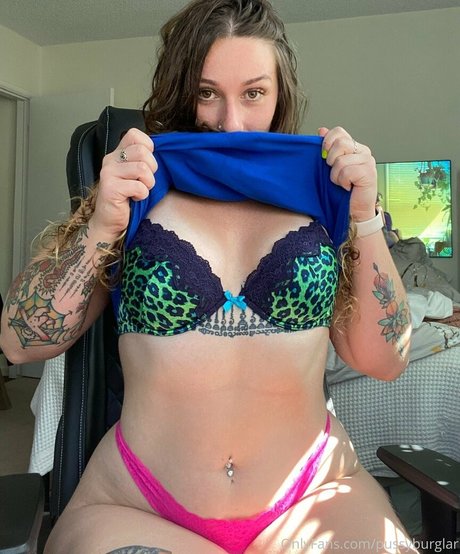 pussyburglar hd model photo