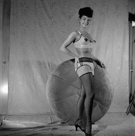 Bettie Page Profile pic