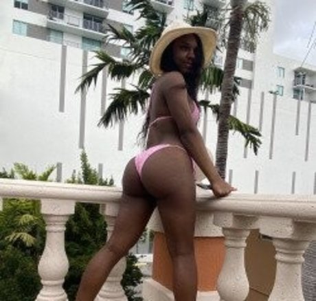 onlysstripper naked model pictures