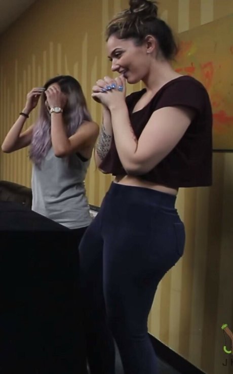 Geo Antoinette naked actress pictures