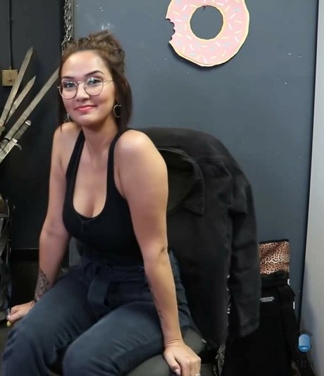 Geo Antoinette pornographic model picture