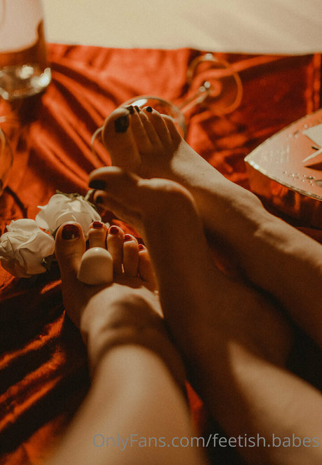 feetish babes model nude galleries