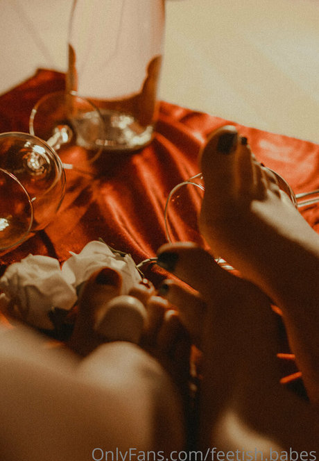 feetish babes art star images