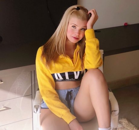 Izza Kowalski nice model pics