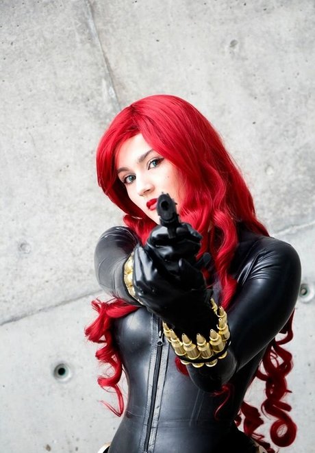 Arual Ebiru Cosplay model free pictures