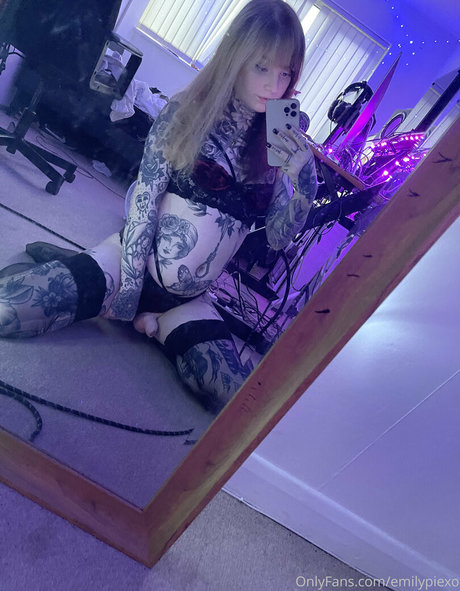 emilypiexo sexy pornstar images