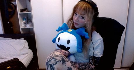 emilypiexo hot actress image