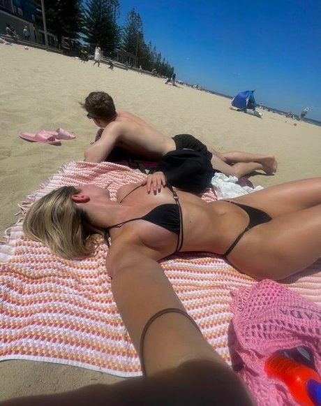 Chlotobin pretty model pictures