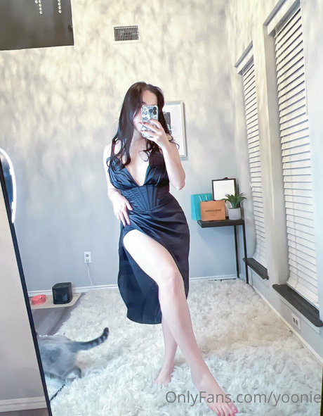 Yoonie model pretty photo