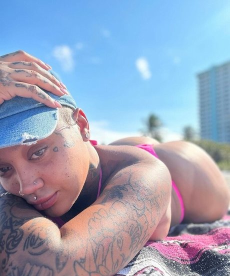 Donna Lombardi nude actress archive