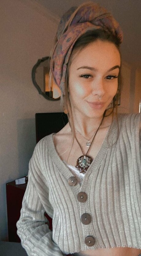 naomiswann sexy actress photos