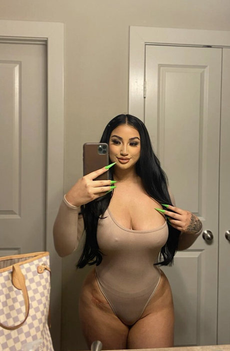 Sarahsoho pornstar sexy img