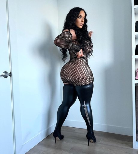 Gemstar model beautiful picture