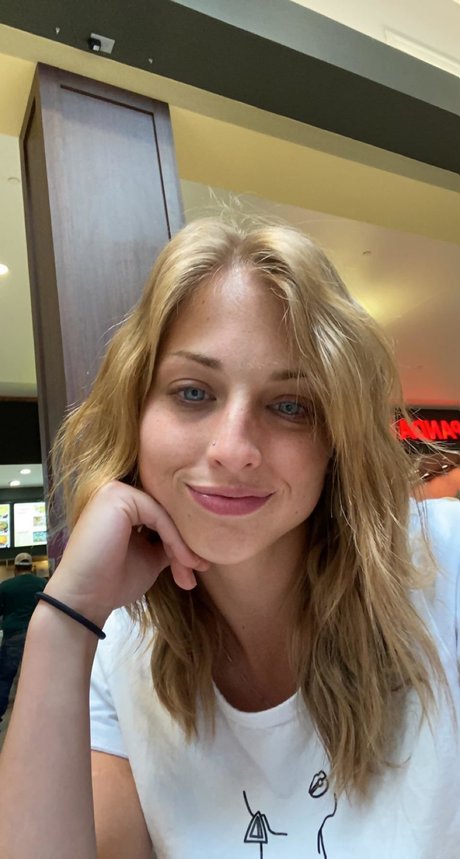 Katiedaisy model erotic pic