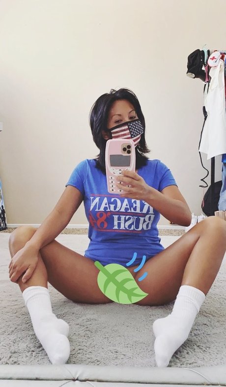 shayesanjuan naked star img