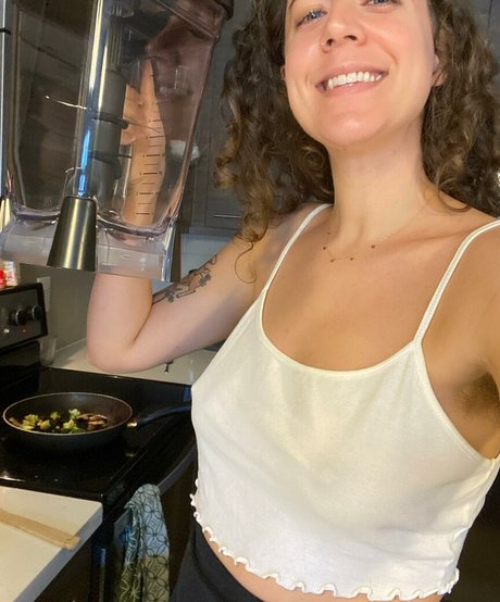 Nicole Quinn perfect model image