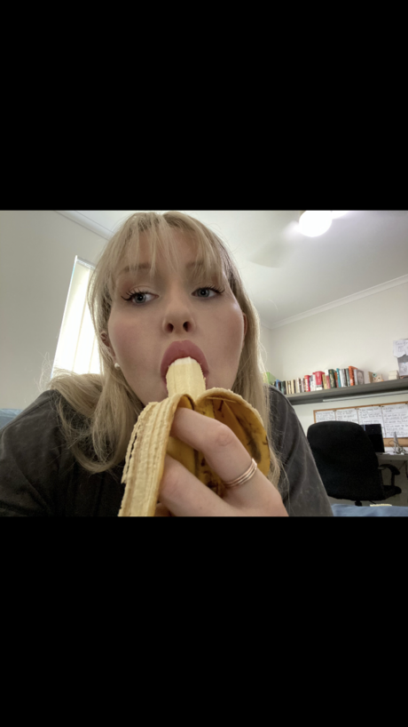 Bootybyshel naked model photo